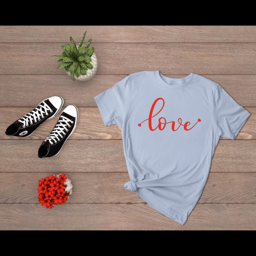 Live in red T-shirt’s